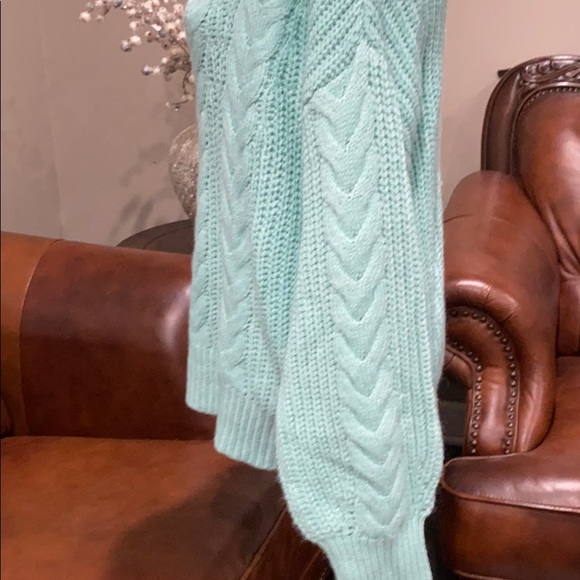 sweater - Picture 2 of 6